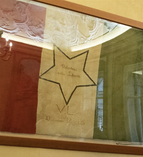 La bandiera della Divisione "Viganò" entra stabilmente nella Sala Giunta del Comune di Acqui Terme